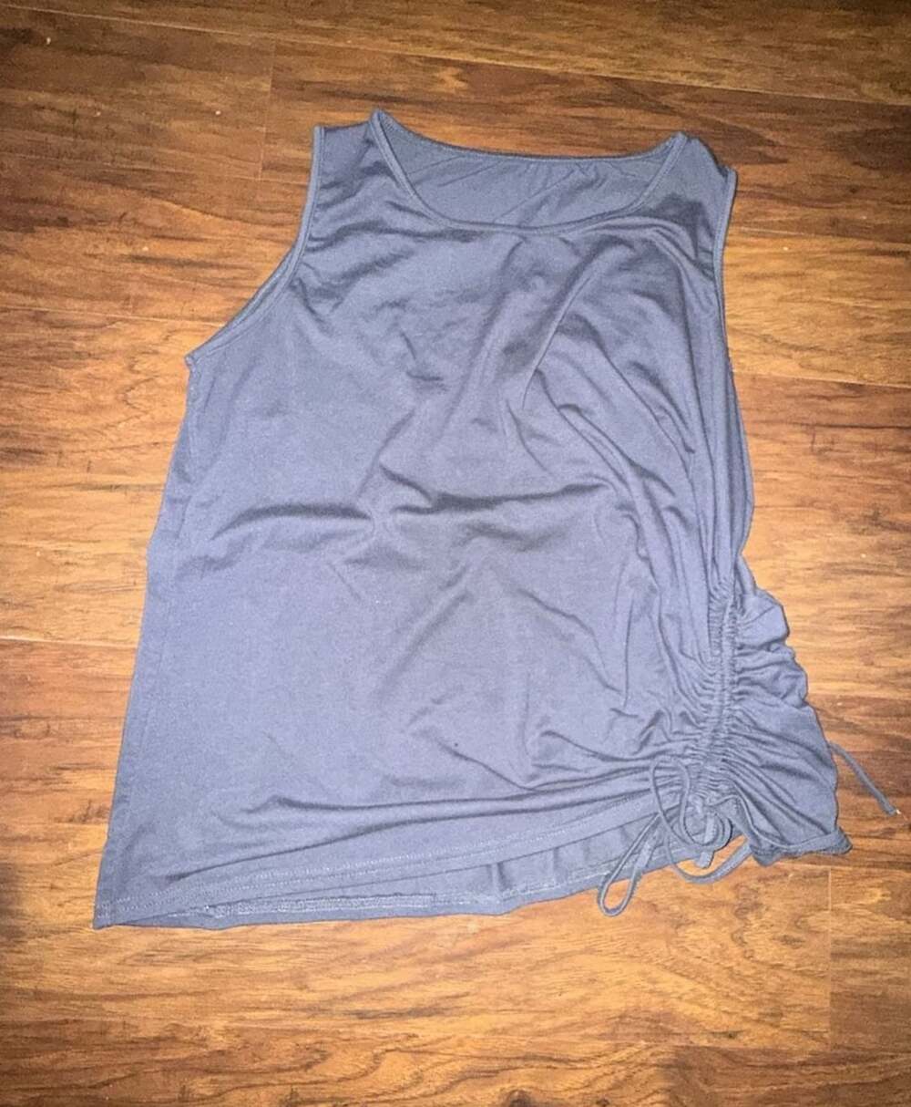 Gray Ruched Side Tank Top Sleeveless Shirt
Fits like a L